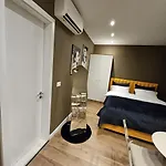 Selen Tirana